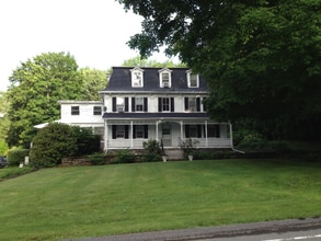 Building Photo - 1 Pomfret Rd