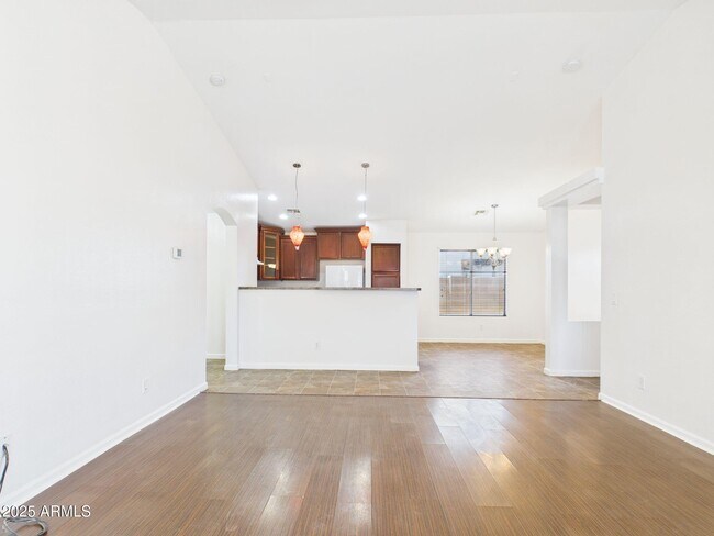 Building Photo - 2296 W Roosevelt Ave