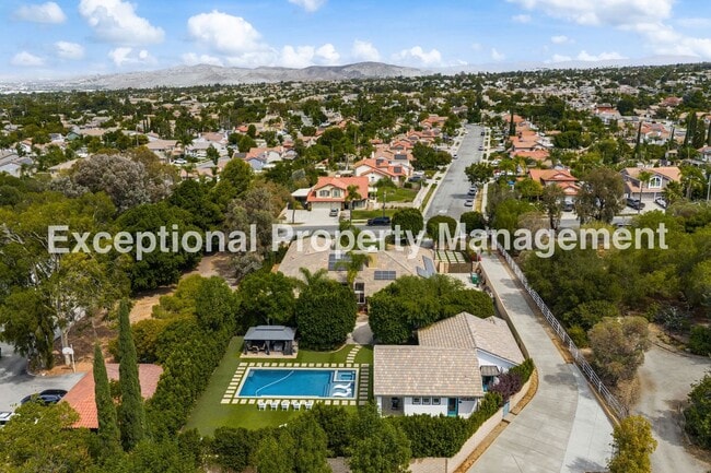Building Photo - Amazing Executive Estate!