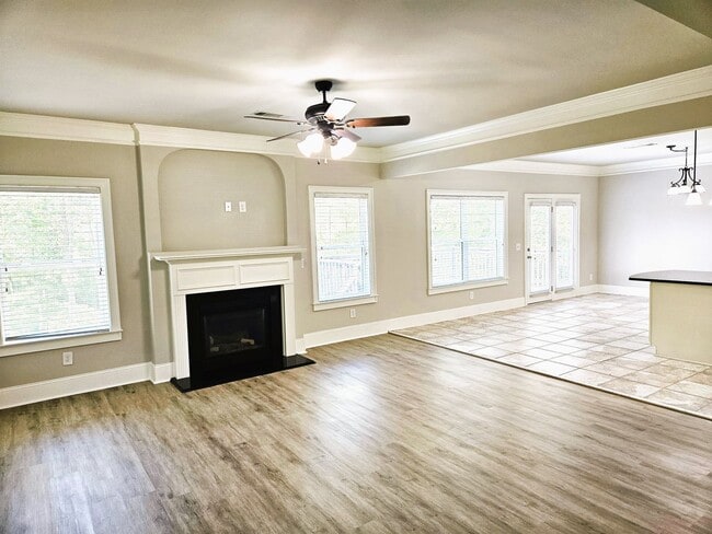 Building Photo - 5 Bedroom / 4 Bath Single Family Home