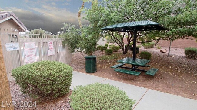 Building Photo - SILVERADO RANCH SINGLE STORY PATIO HOME IN...