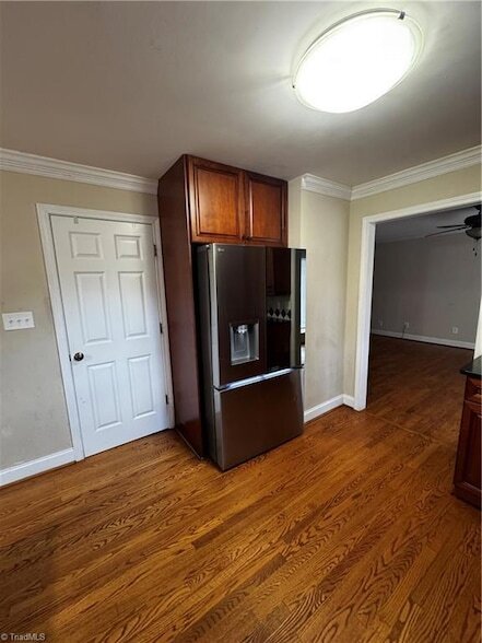 Building Photo - 505 Willow Dr