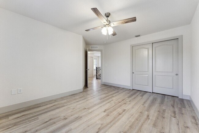 Building Photo - 522 Lucky Ln