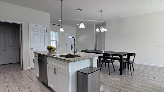 Building Photo - 2129 Hibiscus Pl