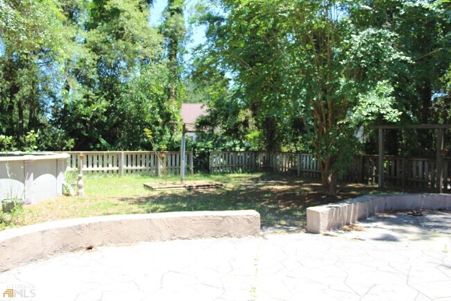 Building Photo - 203 Carrington Way