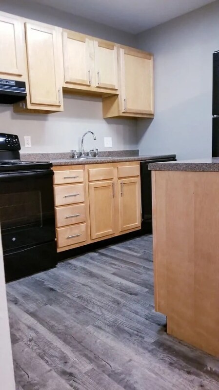 Building Photo - 2323 Shoreland Ave