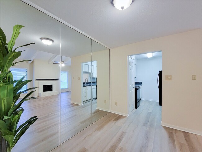 Building Photo - 5711 Sugar Hill Dr