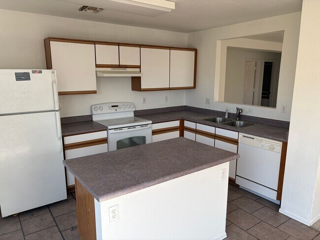 Building Photo - Move-In Special! Updated 3BR Home in Surprise – 2 Weeks Free
