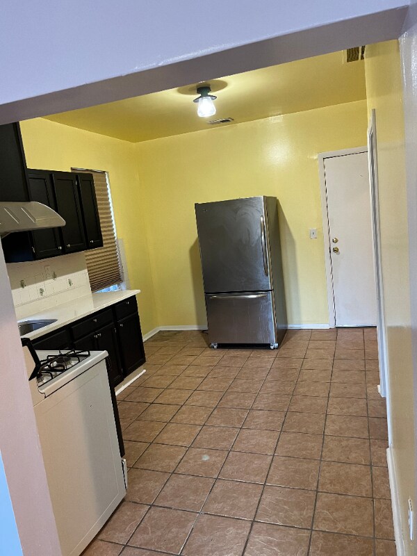 Building Photo - 1639 W 38th Pl