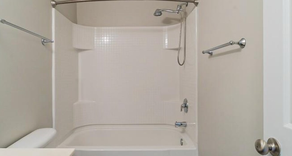 Guest Bathroom - 1417 Pleasant Ridge Rd