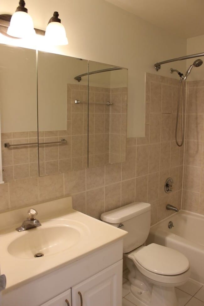 Building Photo - Pristine 2Bed Condo Unit in Warren Lodge!