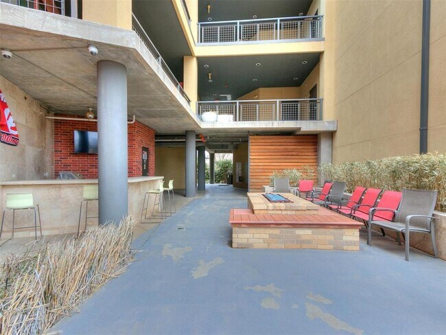 Building Photo - 401 Boyd St