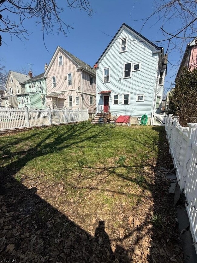 Building Photo - 19 Sylvan Pl