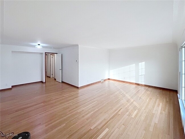 Building Photo - 18411 Chagrin Blvd