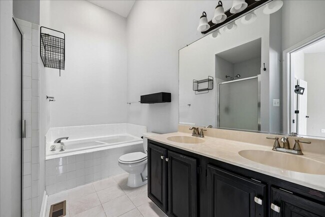 Building Photo - Luxury Townhome at Lake Linganore