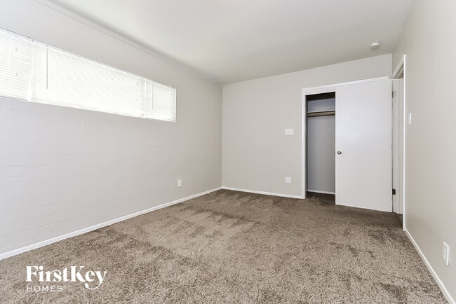 Building Photo - 5236 Apple Valley Ln