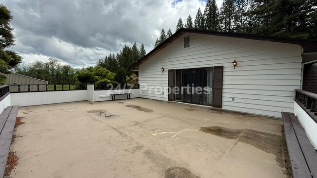 Building Photo - Sprawling 5 BD | 3 BA with Basement - Gresham