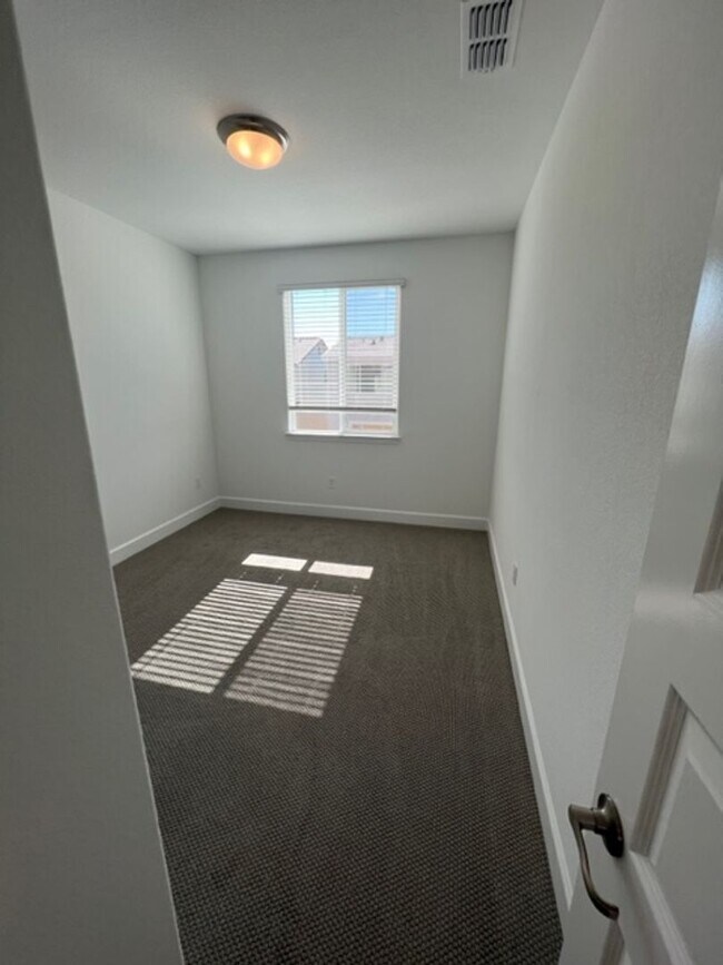 Building Photo - Newer Solar Home Walking Distance to Campus Oaks Shopping Center