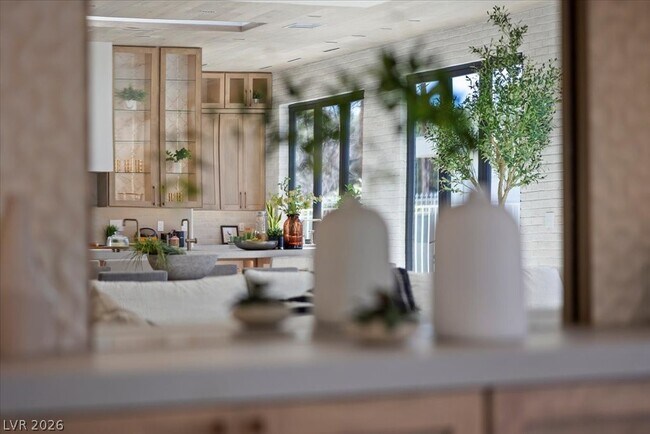 Building Photo - 2401 Driftwood Dr