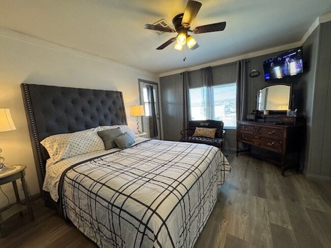 Building Photo - 3 BR 2 bath Furnished home Utilities Included & Brand new Interior-Custom Remodel