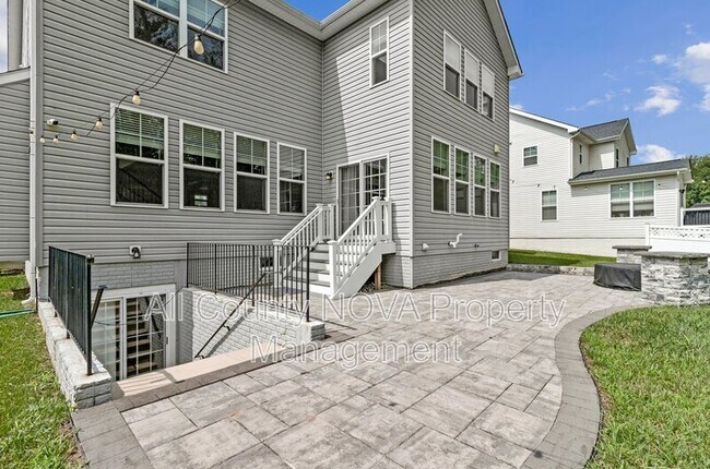 Building Photo - 11010 N Riding Rd