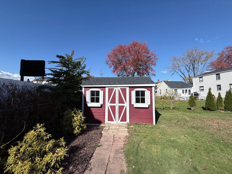 Building Photo - 42 Suffield St