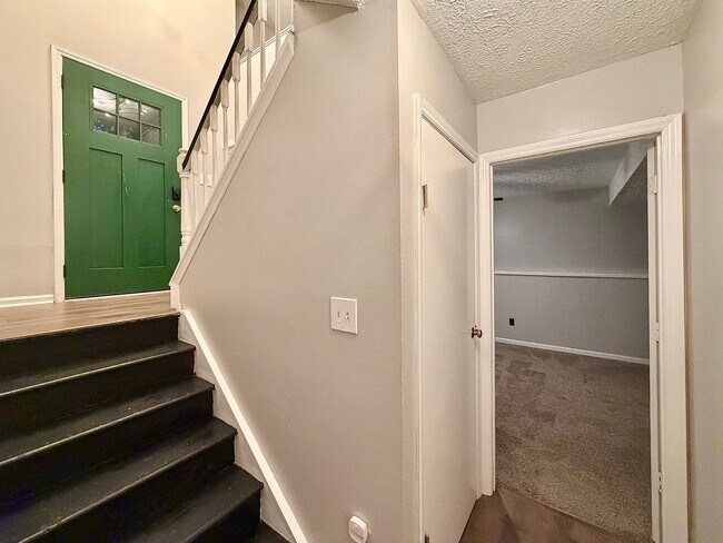 Building Photo - 3109 Henslowe Dr