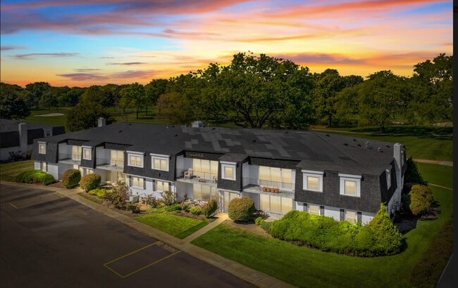 Building Photo - 1133 Royal St George Dr