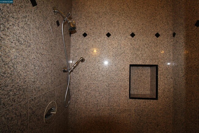 Building Photo - 348 Pheasant Run Dr