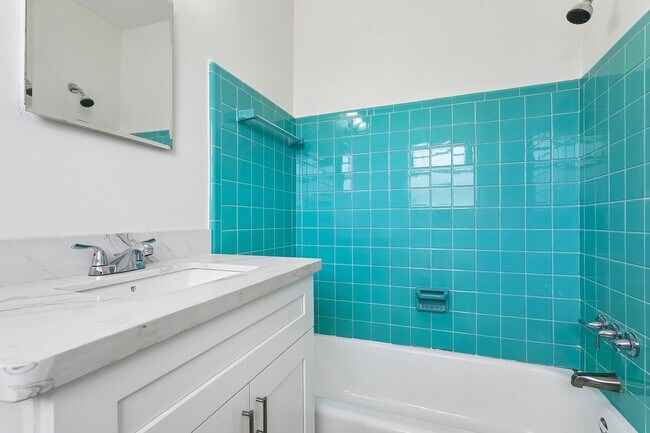 Building Photo - Studio Apartment in Metairie - Central Location off Airline & Causeway!