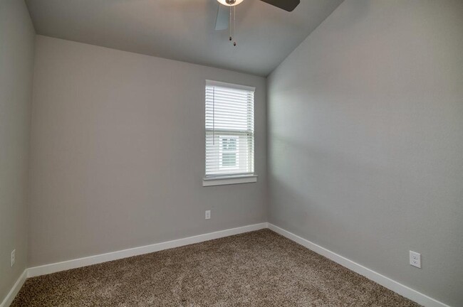 Building Photo - 735 Harvest Moon Dr