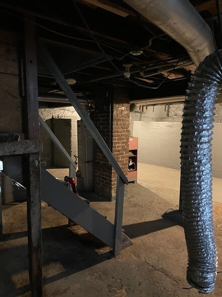 Building Photo - 2148 N Graceland Ave