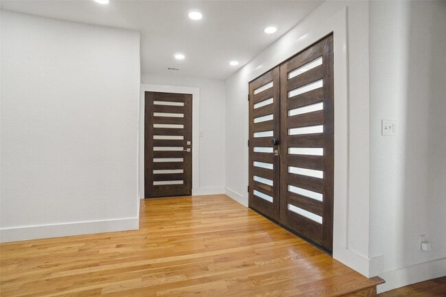 Building Photo - 7216 Langley Ct