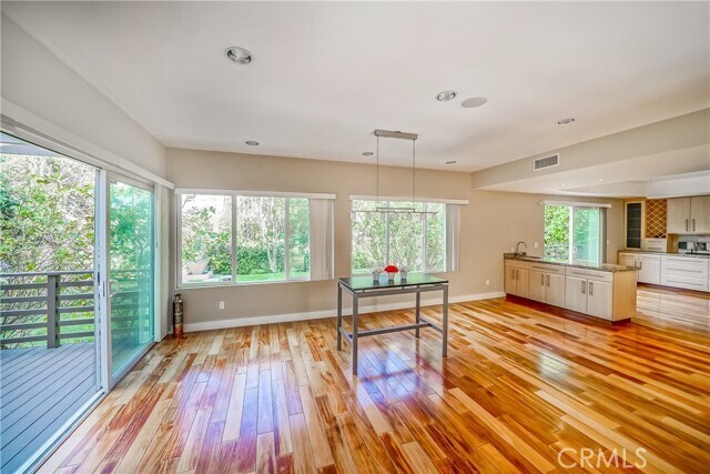 Building Photo - 5512 Leghorn Ave