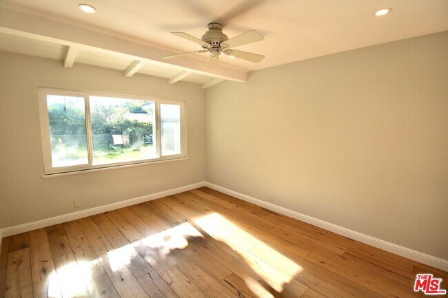 Building Photo - 5415 Coldwater Canyon Ave