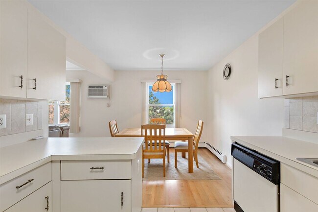 Building Photo - 132 Riverview Ct