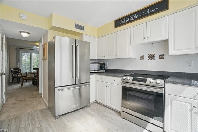 Building Photo - 2301 Beach Castle Ln