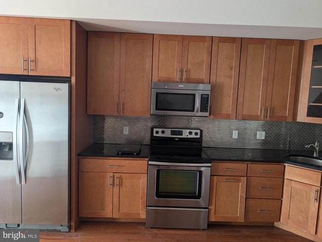 Building Photo - 1222 S Harmony St