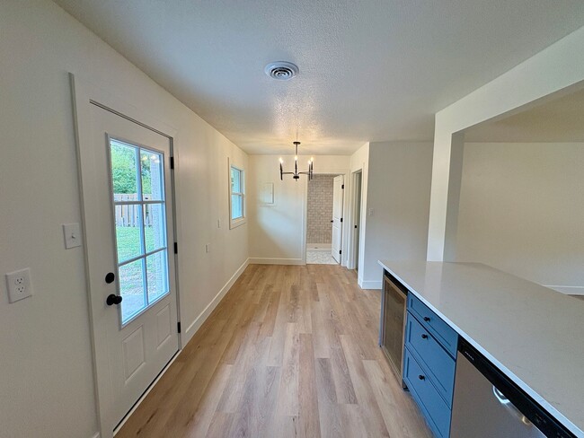 Building Photo - Newly Remodeled Home near KSU Football Stadium