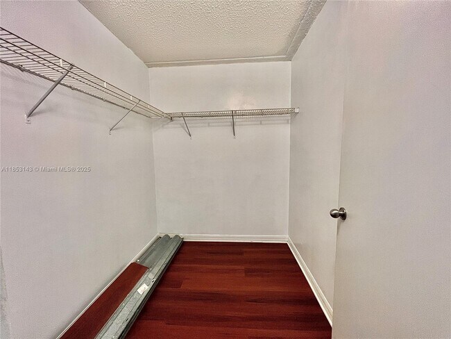 Building Photo - 9905 Westwood Dr
