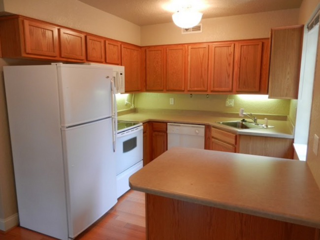 Building Photo - $1,350 | 2 Bedroom, 1 Bathroom Condo | No ...