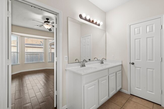 Building Photo - 16710 Jelly Park Stone Dr