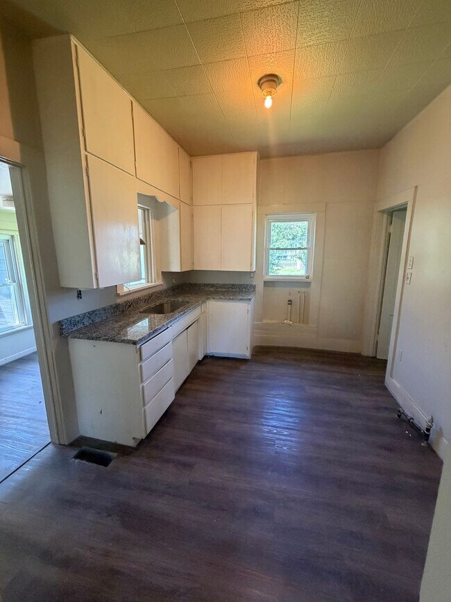 Building Photo - 3 Bedroom 1 Bath Home For Rent