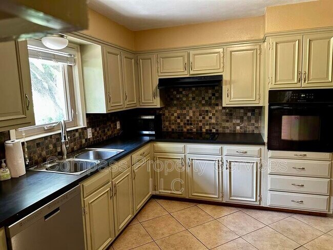 Building Photo - 8919 Whippoorwill Dr