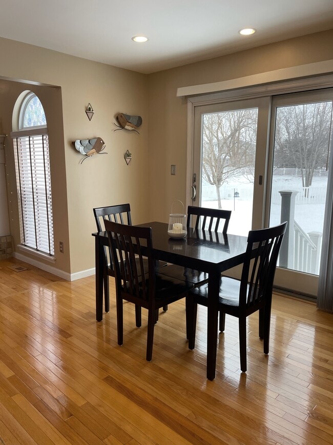 Building Photo - 16 Sea Pines Ct