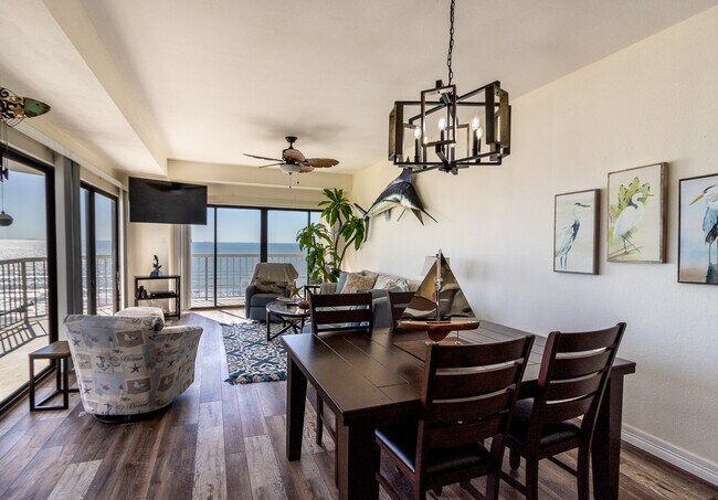 Building Photo - 7700 Seawall Blvd
