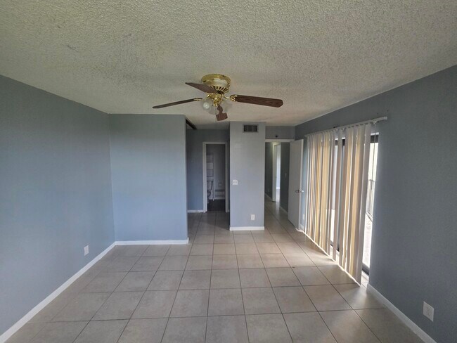 Building Photo - 3776 Victoria Dr