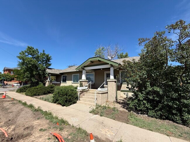 Building Photo - 804 11th Ave