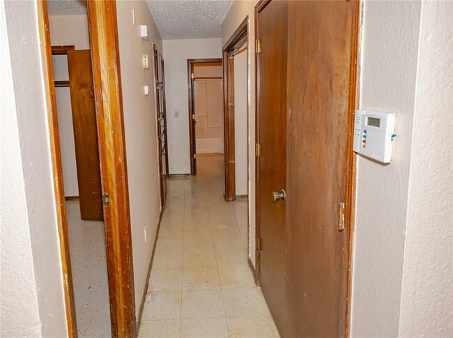 Building Photo - 931 SW 63rd St