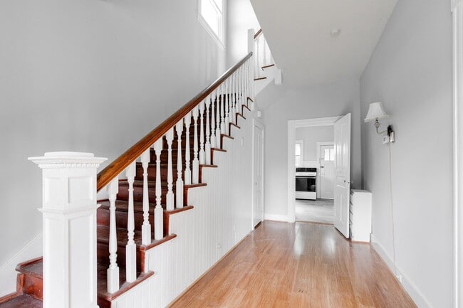 Building Photo - Large West End Rental off of Three Chopt R...